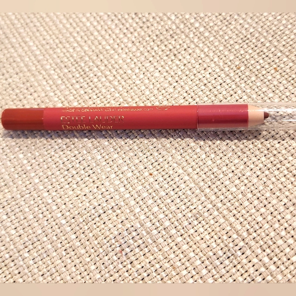 Brand New Estee lauder lip liner